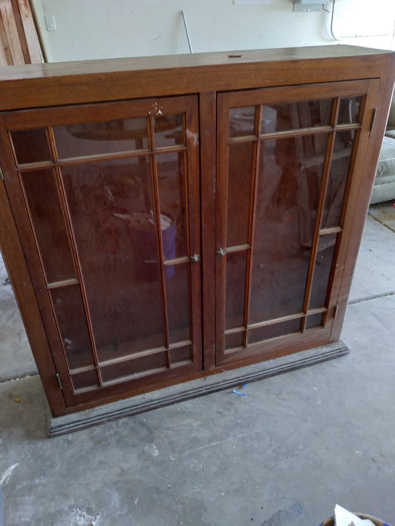 FREE Hutch cabinet with glass doors