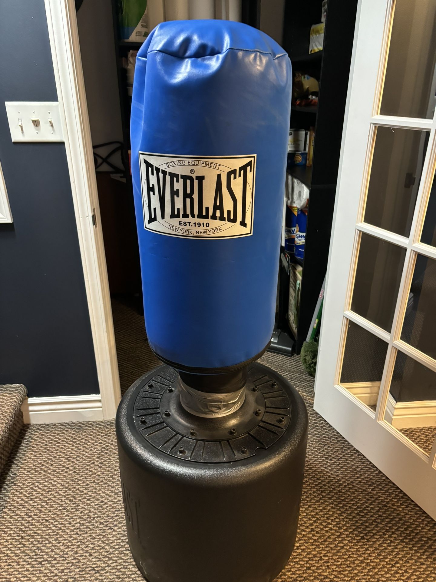 EverLast Heavy Bag Includes sand Bags