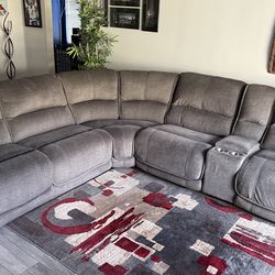 Power Reclining Sectional Sofa with Console & Cupholders