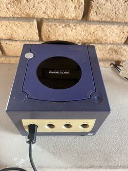 Nintendo GameCube w/ cords & controller