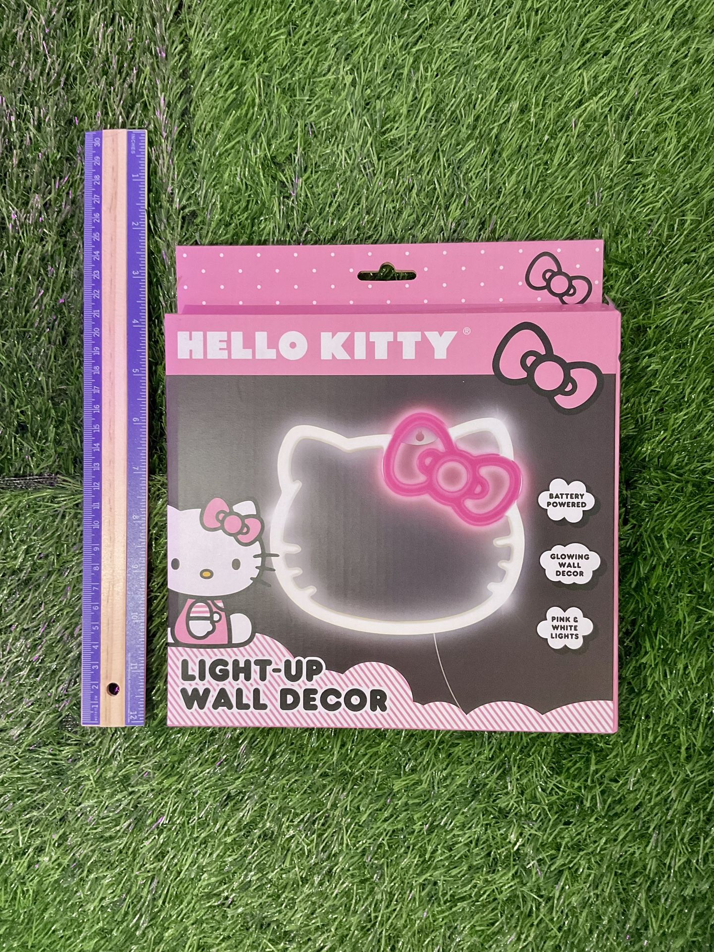 •Hello Kitty Light-Up Wall Decor - Pink and White💝