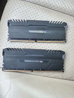 Corsair Vengeance RGB 16GB (2×8GB) DDR4-3000 CL15