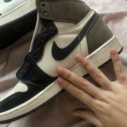 Jordan 1s Mochas Size 5y