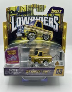 Car Tuned Lowriders Series 2 1987 Chevy C10 Pickup 1:64 Die-cast  Gold Poseable LED