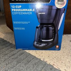 BLACK & DECKER 12 CUP programmable coffee Maker 