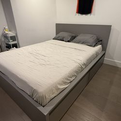 Queen Bed / Mattress/ Desk/ Console/ Tv