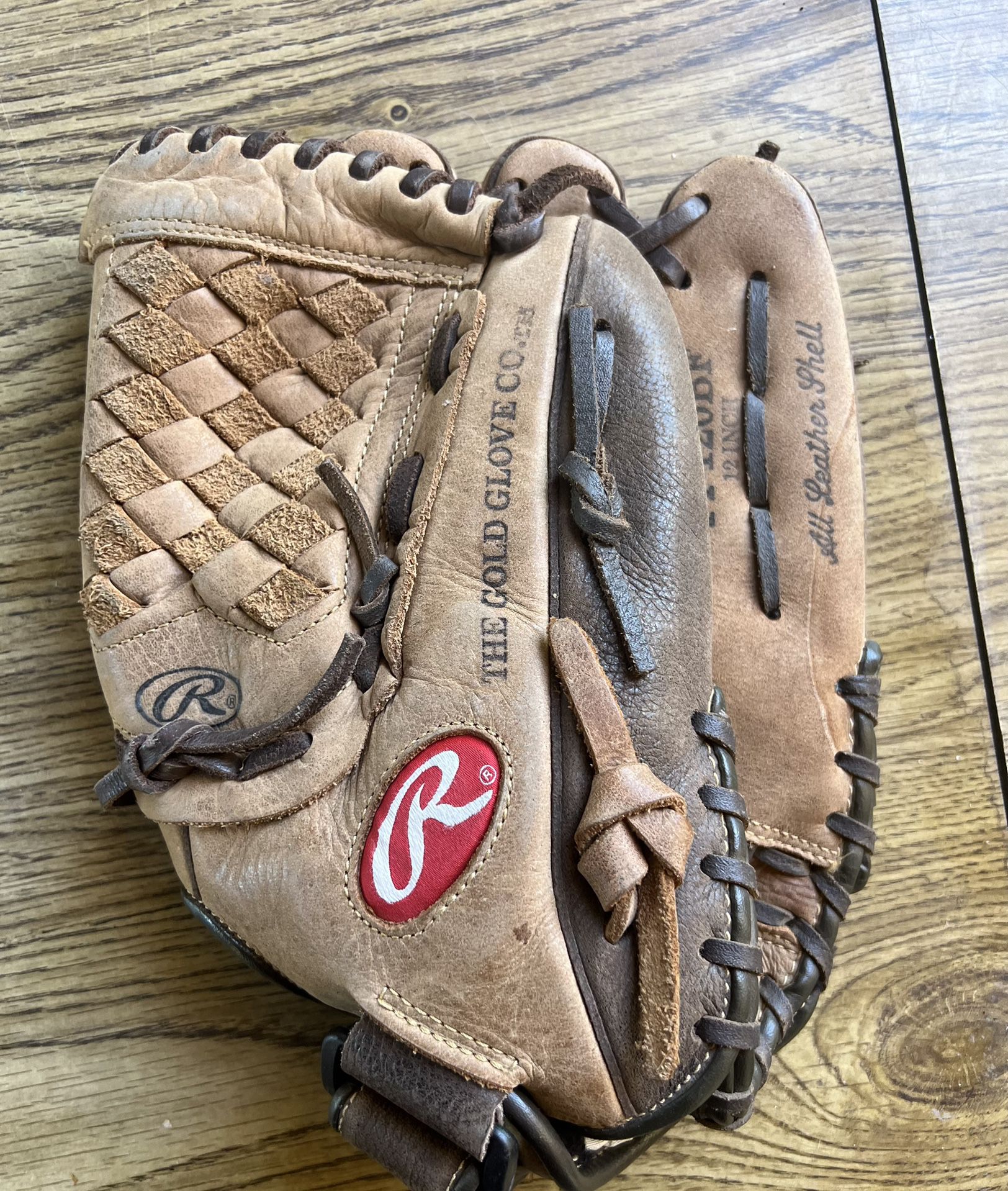 Rawlings Baseball Glove 12 Inch Right Hand Throw