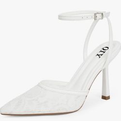 New lace Heels Size 7.5