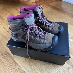 Keen Women Waterproof Insulating Boots 
