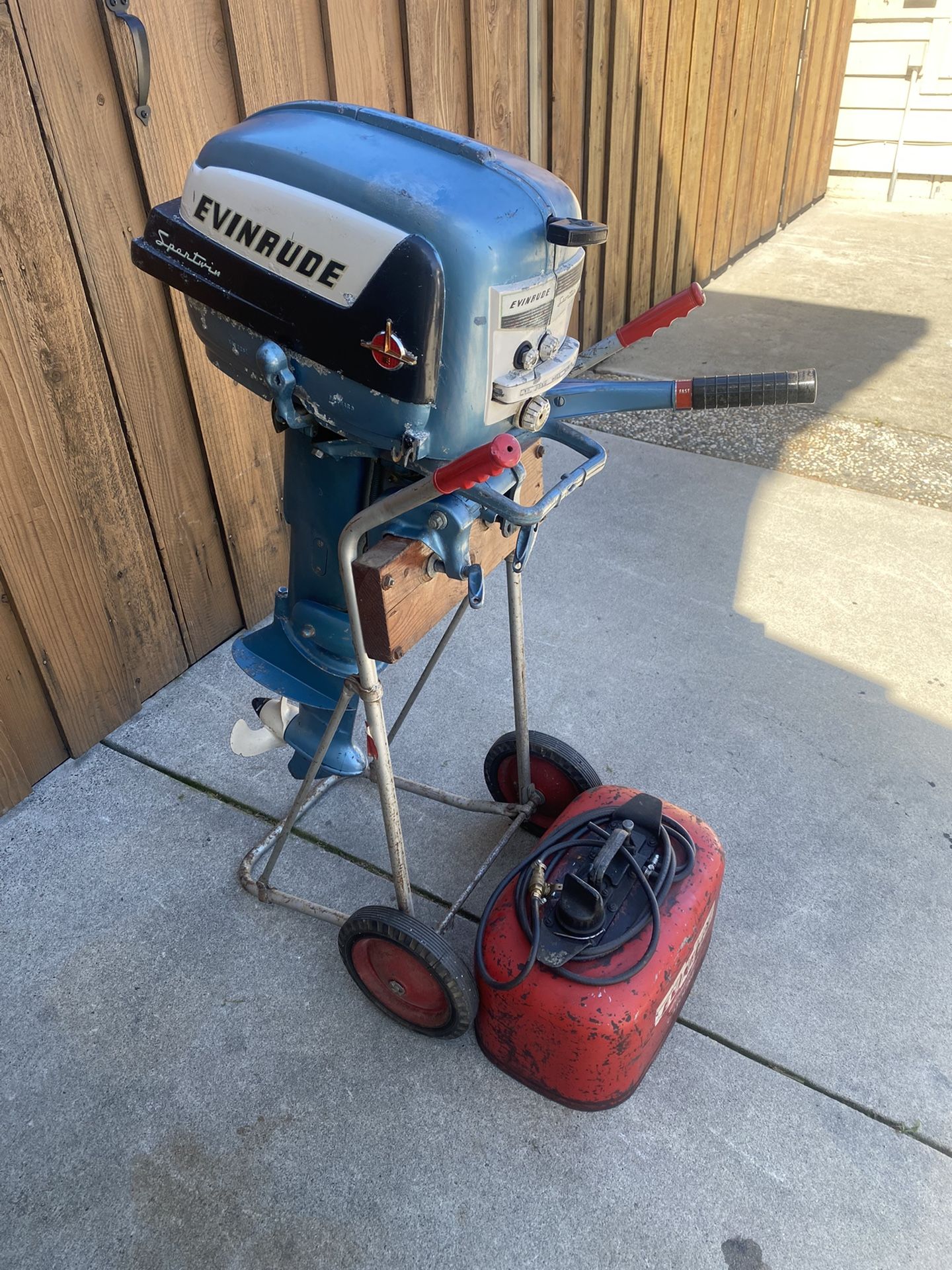 10hp Evinrude Outboard Motor