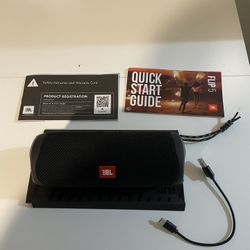 JBL Flip 5 Bluetooth Speaker - LIKE NEW 