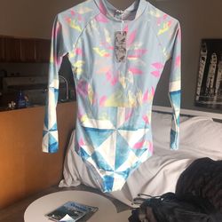 SWIMSHIRT/RASHGUARD BRAND NEW.GIRLS