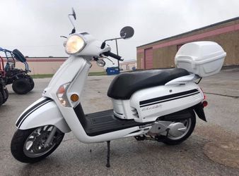 Kymco 200i street legal scooter on sale
