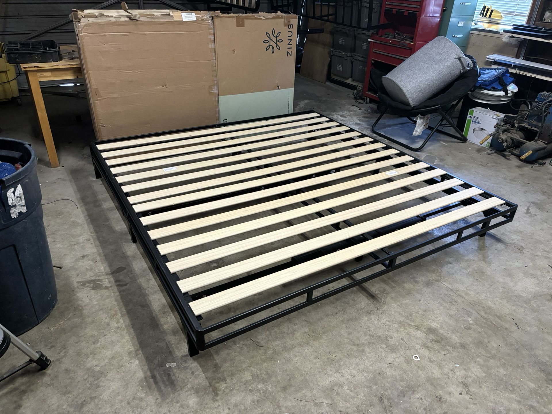 King Size Metal Bed Frames (( BRAND NEW ))