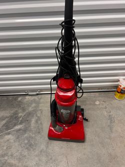 Dirt Devil Featherlite Red Upright Vacuum