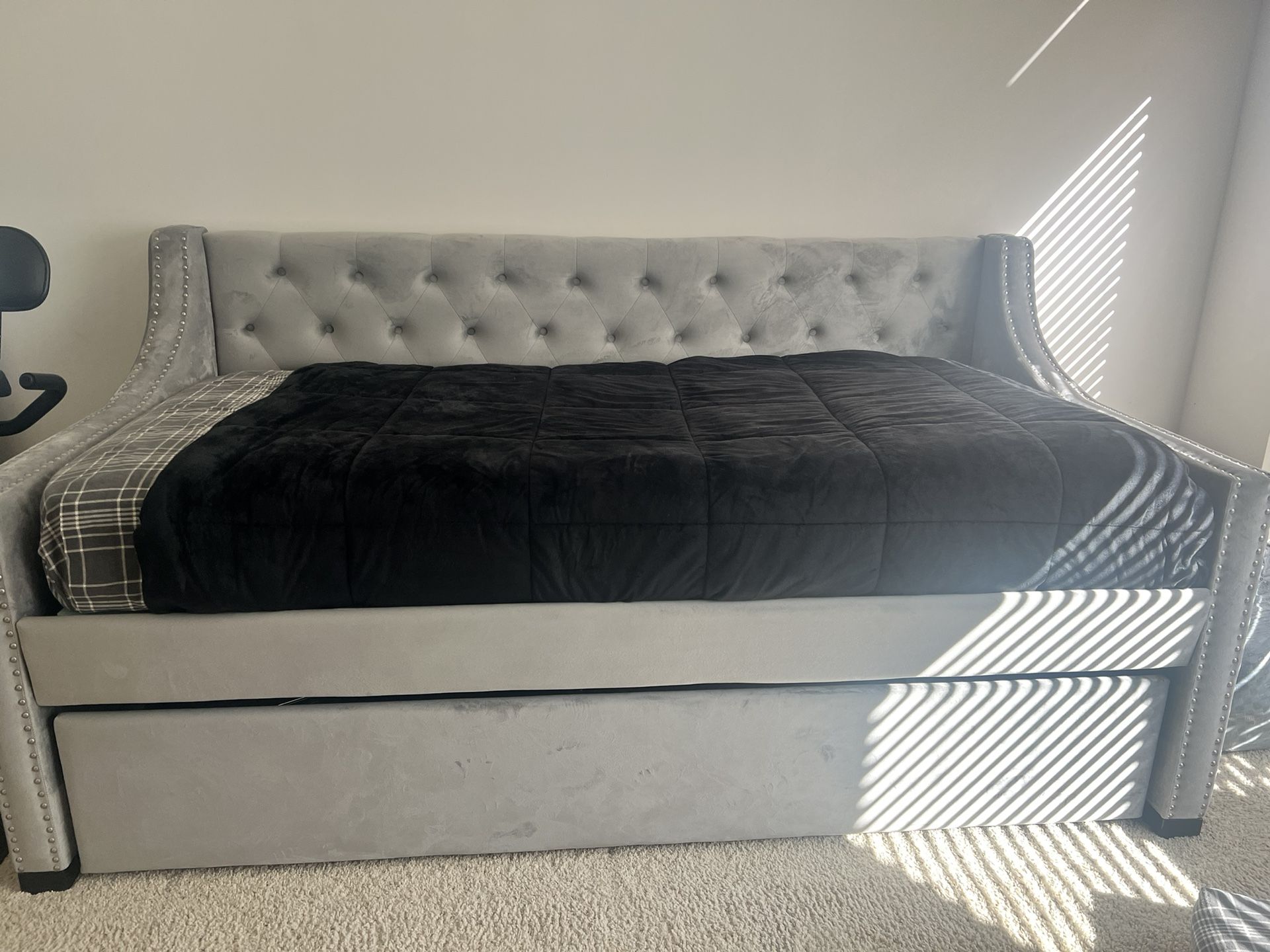 Like-New Velvet Daybed w/ Pull-Out Trundle + Twin Mattress — $400 OBO