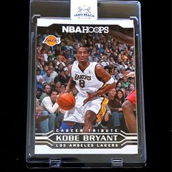 Kobe Bryant 2017-18 Panini Hoops Career Tribute Card! LOS ANGELES LAKERS NBA LEGEND