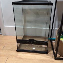 Reptile Enclosure/ Pet Habitat