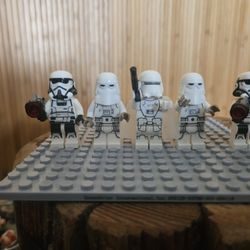 LEGO Star Wars Snow Trooper Squad – 5 Figures

$30
