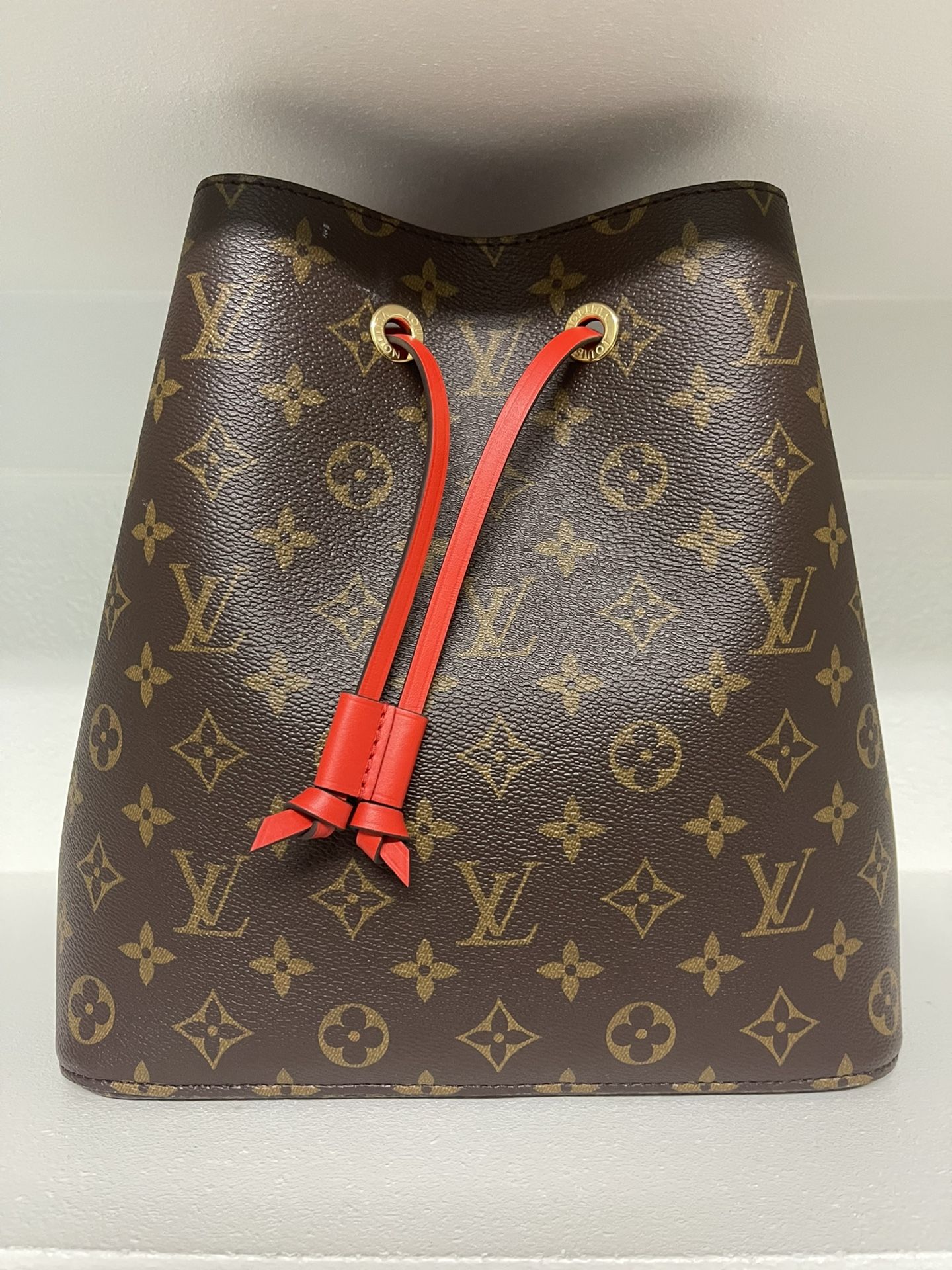 Authentic Louis Vuitton NeoNoe MM Damier Ebene Cherry Berry Bucket Drawstring  Bag for Sale in Las Vegas, NV - OfferUp