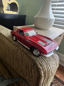 1988 Red Corvette Stingray - 1:24 Scale Revell Model Car