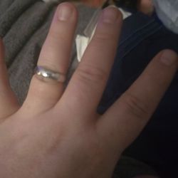 Men's platinum wedding band