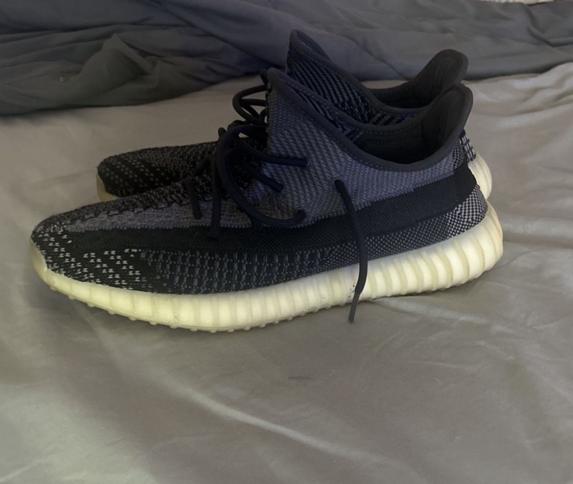 Yeezy 350 Carbons