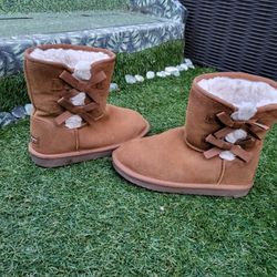  Ugg Australia Kookaburra Girls Bailey Boots Bootie Size 2 Faux Fur sheepskins