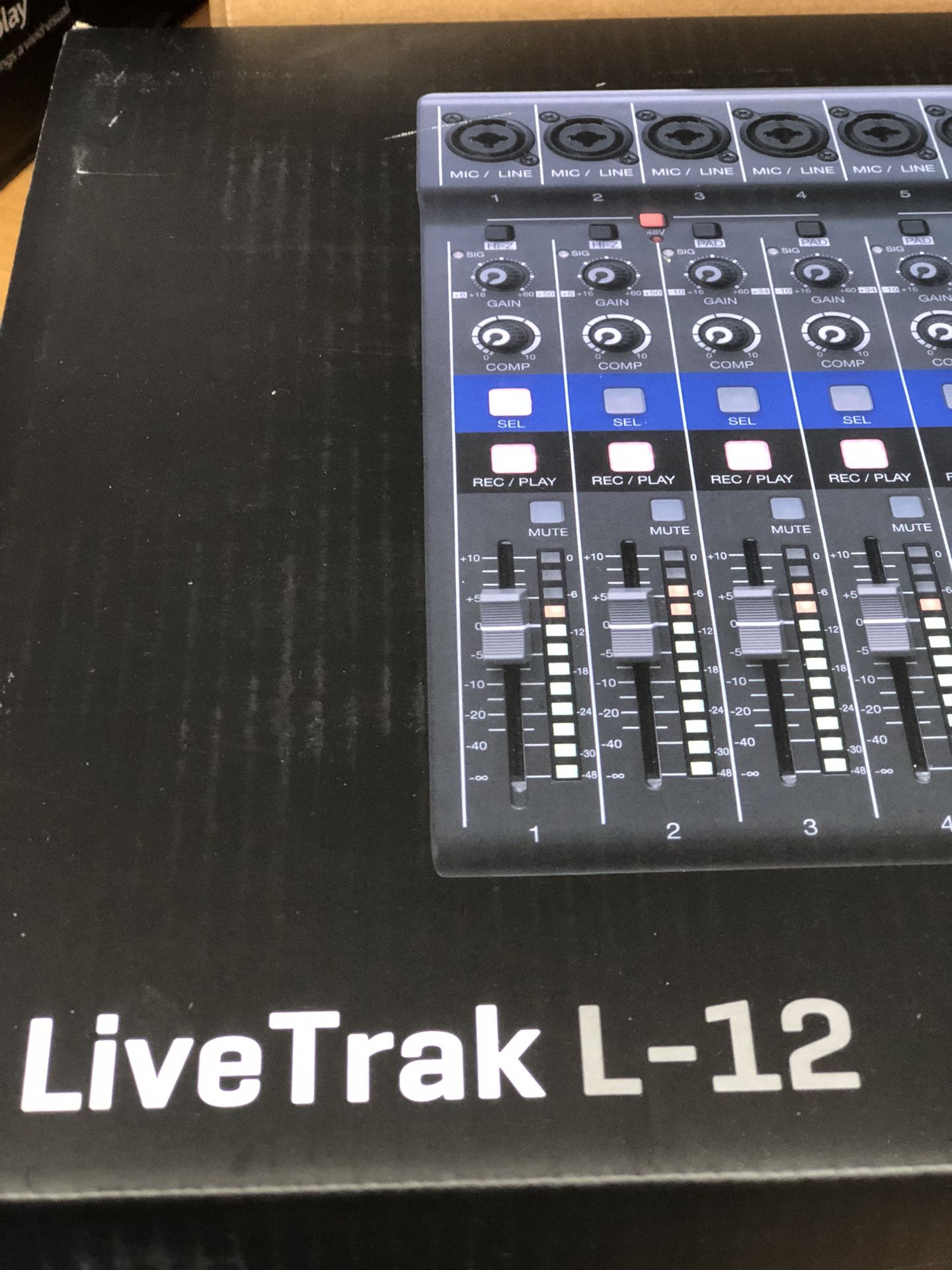 Zoom LiveTrak L-12 - 12-Channel Digital Mixer & Multitrack Recorder