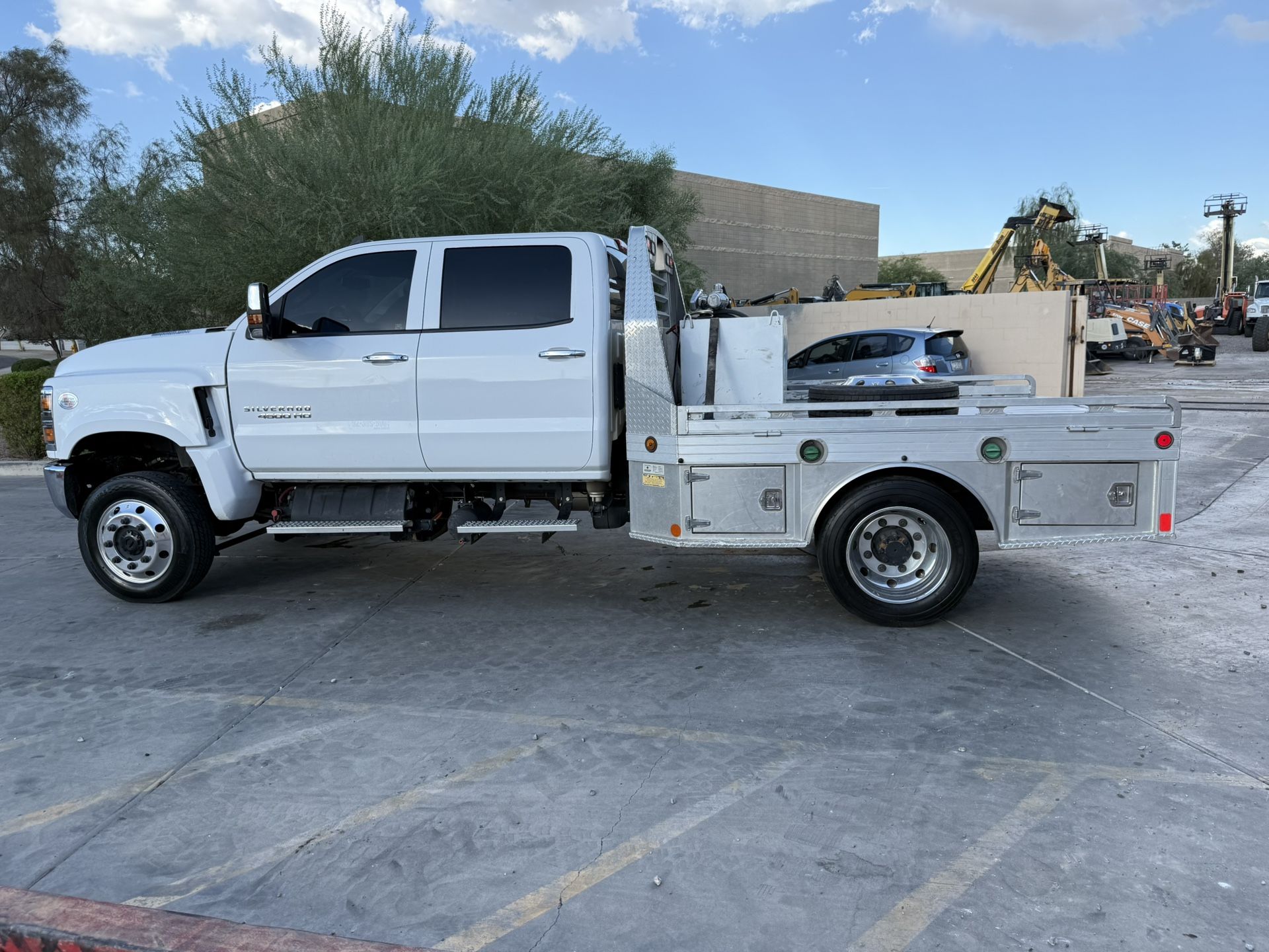 2023 Chevrolet silverado 4500 hd duramax diesel 4x4 flatbed
