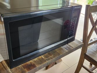 Frigidaire Black Countertop Microwave