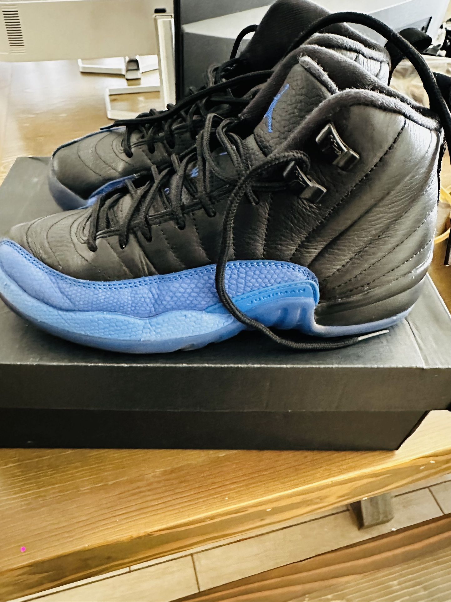 Youth Jordan 12 Size 4.5