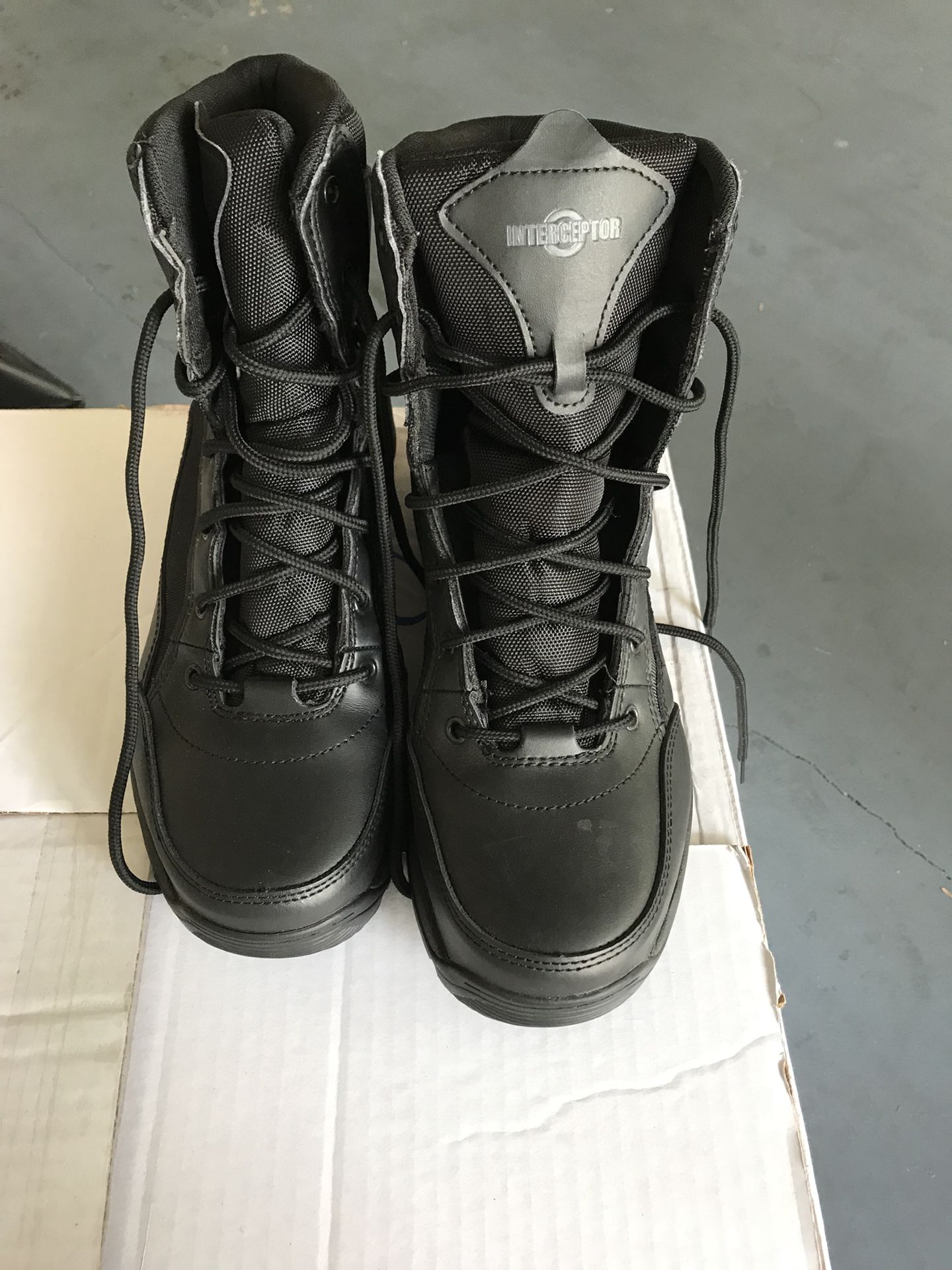 Interceptor boots men’s size 10