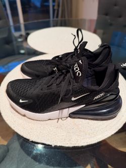 Nike women’s Air max 270 size 9