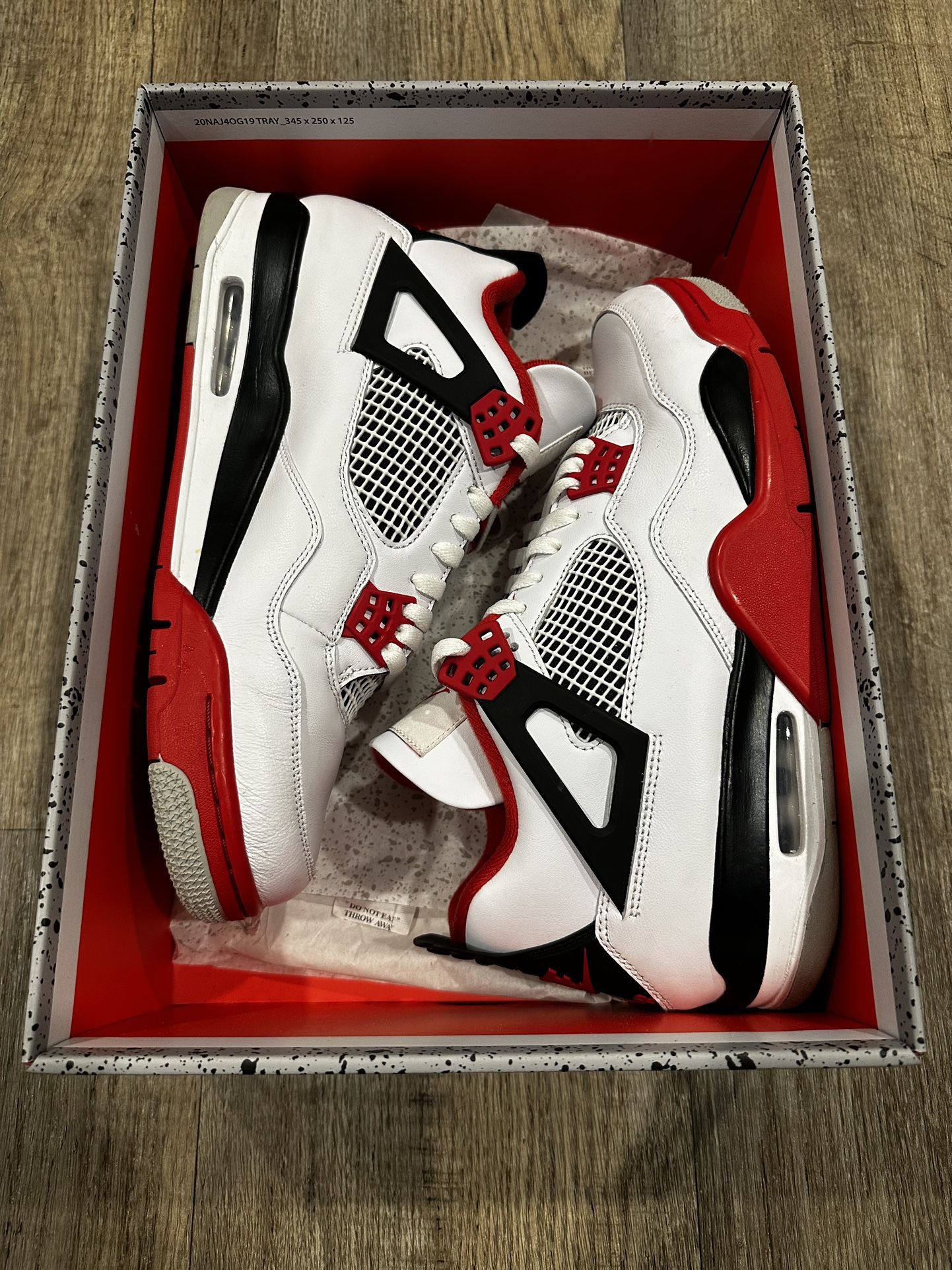 Fire Red Jordan 4