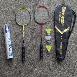 Senston Badminton Rackets with Feather Shuttlecocks 
