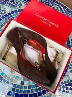 Elegant Christian Lacroix brown suede heels