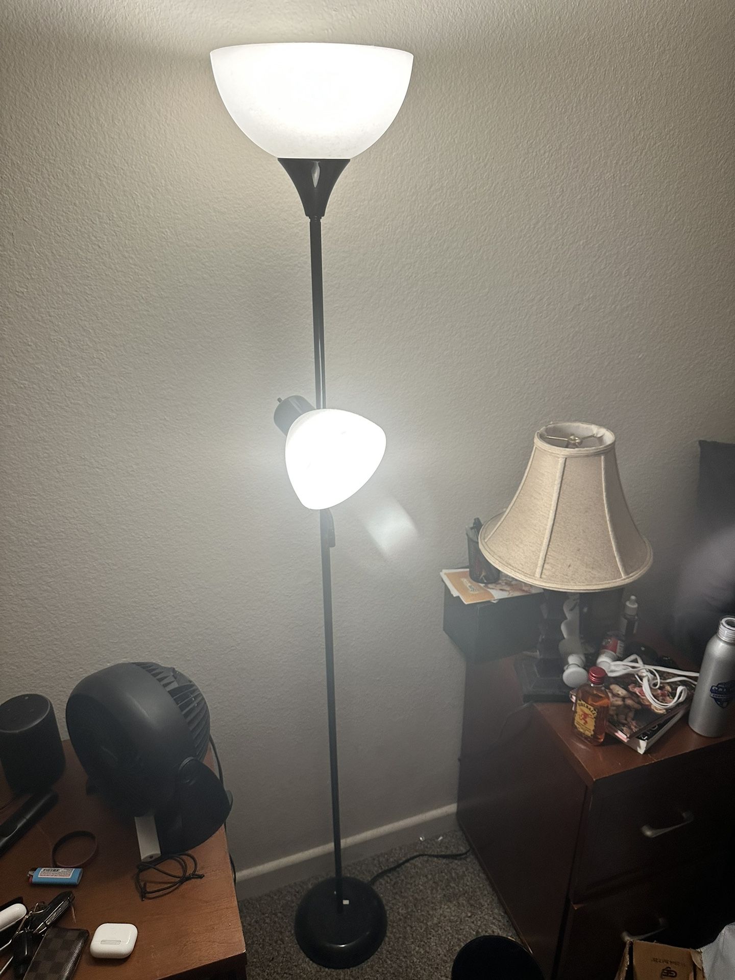 6ft Lamp 2 Light Bulb Heads 15$ 