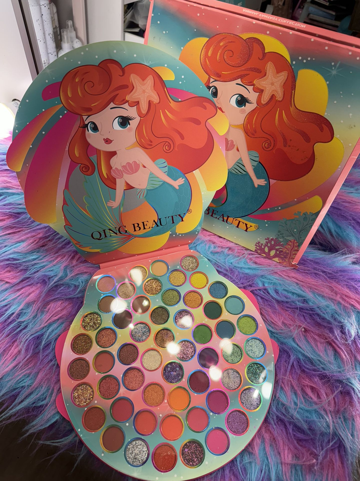 Little Mermaids 🧜‍♀️ Beautiful Eyeshadow Palette With Lots Of Pretty Glitter ✨ Colors Nice Colors 