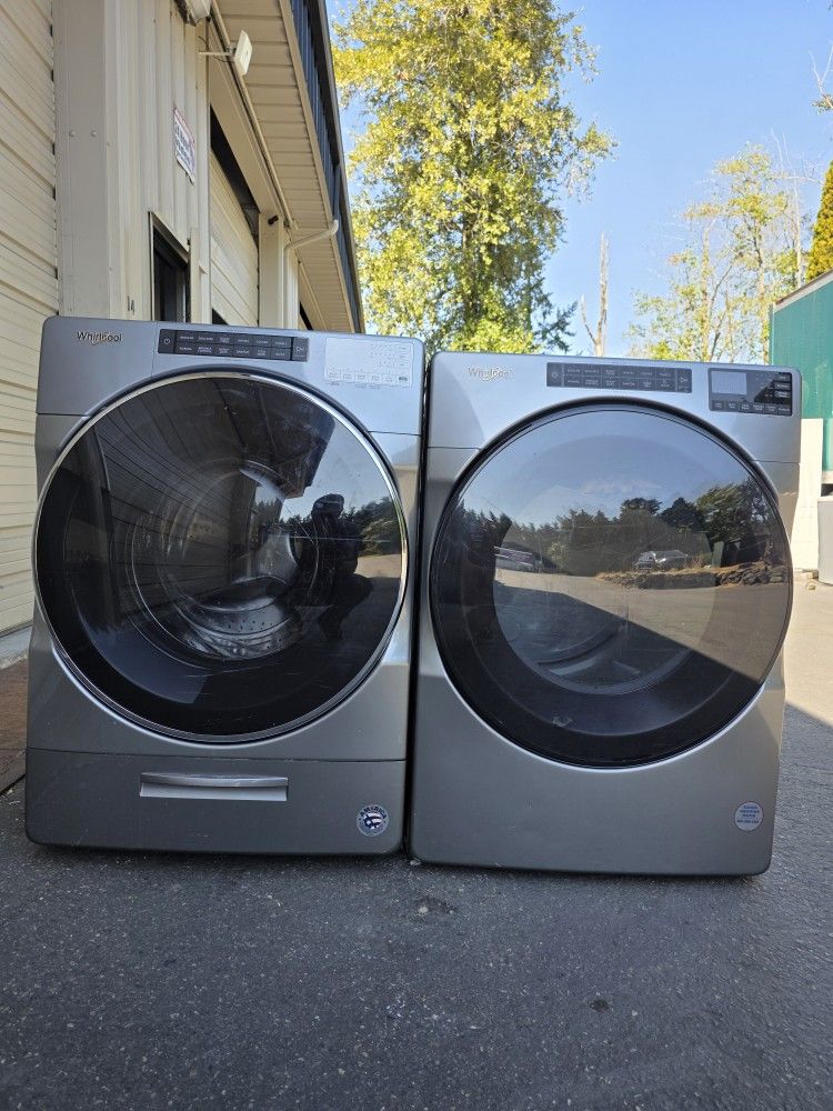 Whirlpool Washer And Dryer Set.