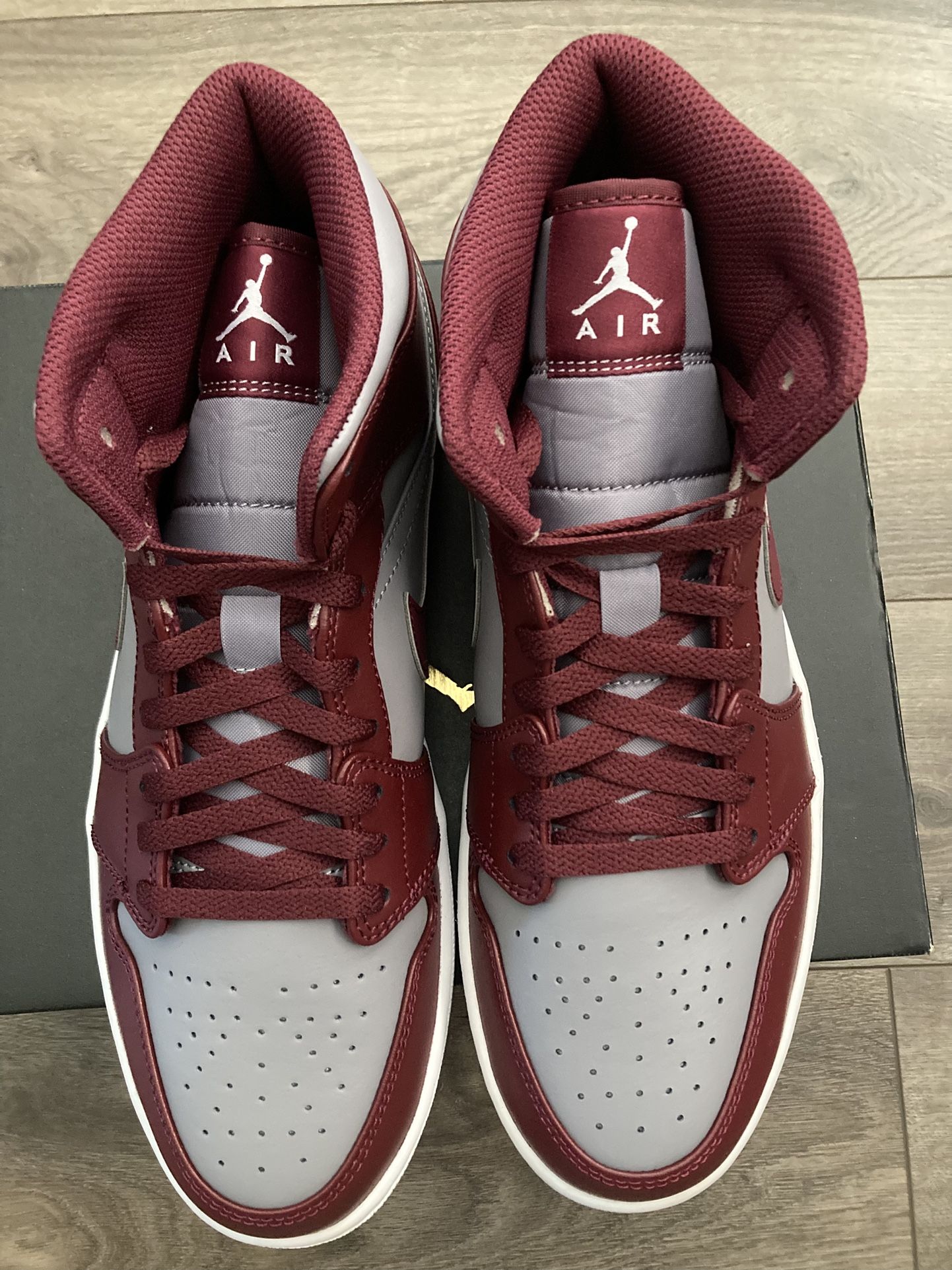 BRAND NEW Air Jordan 1 Mid Cherrywood Red / White Men