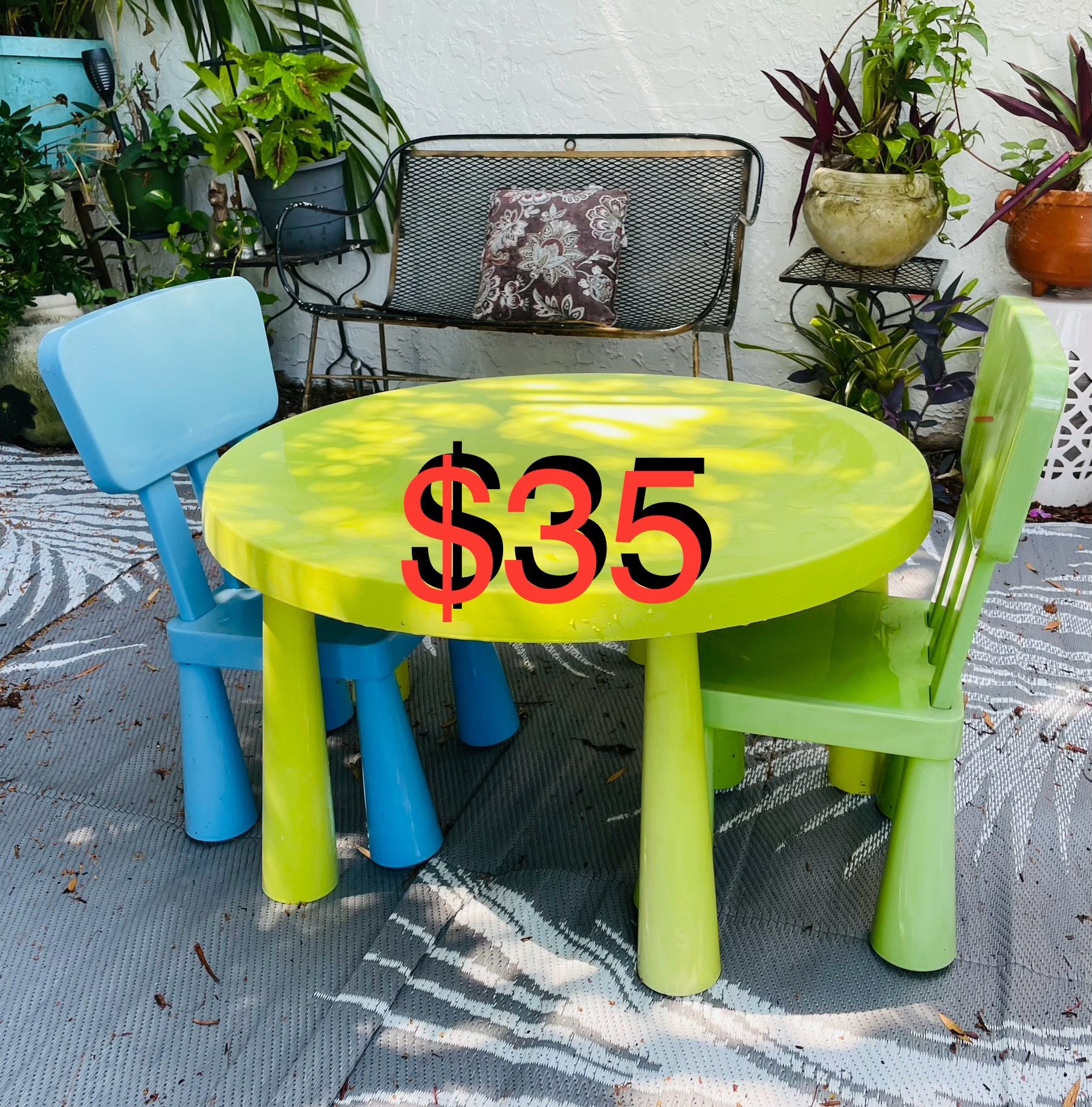 $35 indoors/ outdoors Set of kids Table and 2 Chairs Sturdy Plastic