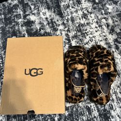 UGG. Fluff Yeah Slide Panther Print. 
