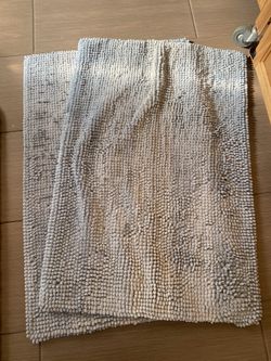 Bath mats x2 (24in x 35.5in)
