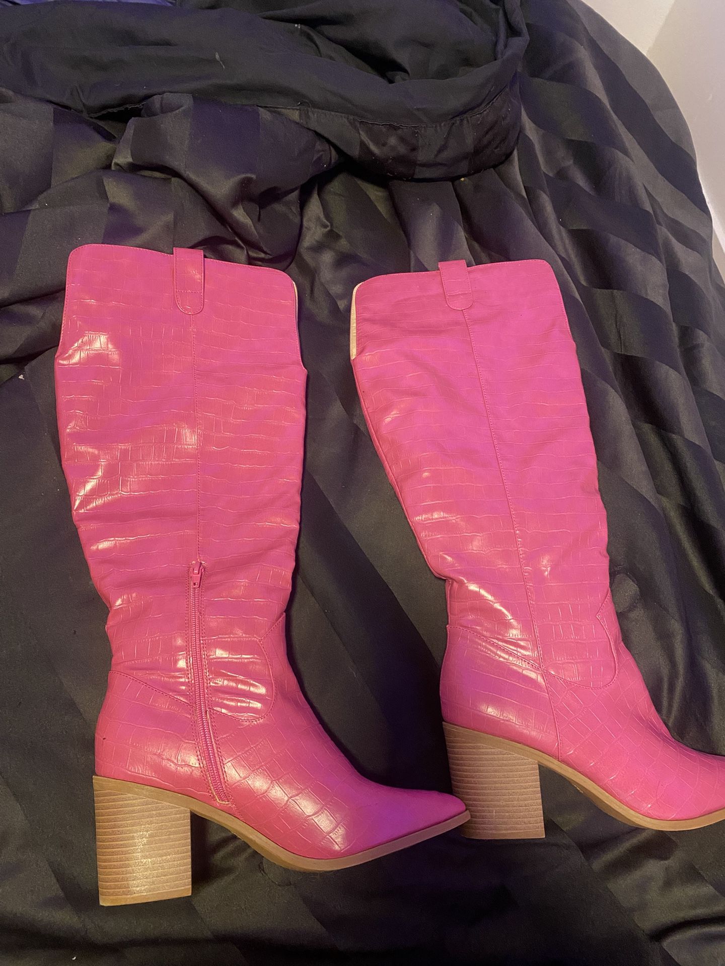 Pink Women’s Cowgirl Boots Only Worn Once