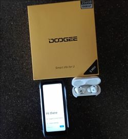 Unlocked dual SIM smartphone with earbuds