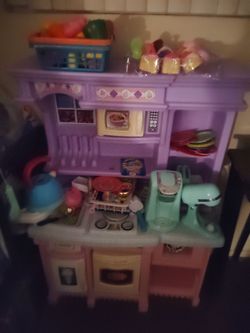 Girls play kitchen and dishes play pood and more items