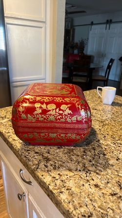 Red Lacquer Chinese Decorative Box with Lid