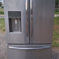 Nice 2 Year Old Frigidaire Gallery French Door Refrigerator With Dual Icemakers 