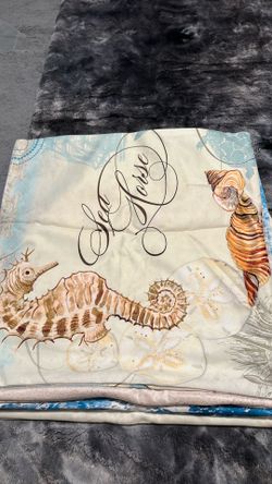 Beach trow pillows